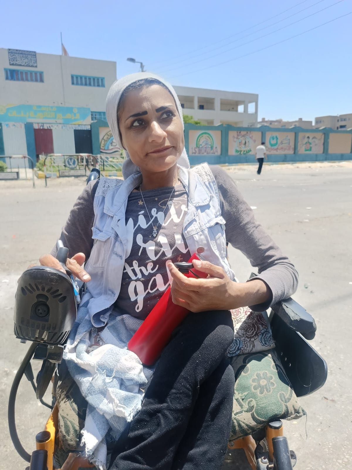التاريخ يرضي الأدبي.. تابين آراء الطلاب حول امتحان الفيزياء.. واستياء من عدم توافر مراوح في لجان الثانوية بالإسماعيلية - الخليج الان