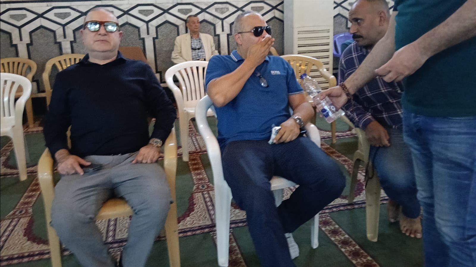 أحمد موسى اول الحاضرين في عزاء والد الفنان تامر عبد المنعم| صورة ع - الخليج الان