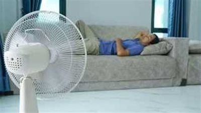 بـ5 خطوات بسيطة.. هكذا تجعل المروحة سندك الأول ضد حرارة الصيف - الخليج الان