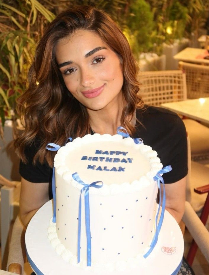 بالصور.. ملك زاهر تحتفل بـ عيد ميلادها: فقدت أجزاء مني لكن لقيت أجزاء جديدة - الخليج الان