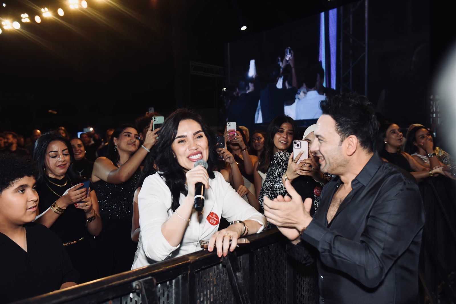 بحضور مي فاروق وزوجها.. مصطفى قمر يتألق في حفل الهرم - الخليج الان