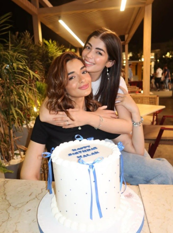 بالصور.. ملك زاهر تحتفل بـ عيد ميلادها: فقدت أجزاء مني لكن لقيت أجزاء جديدة - الخليج الان