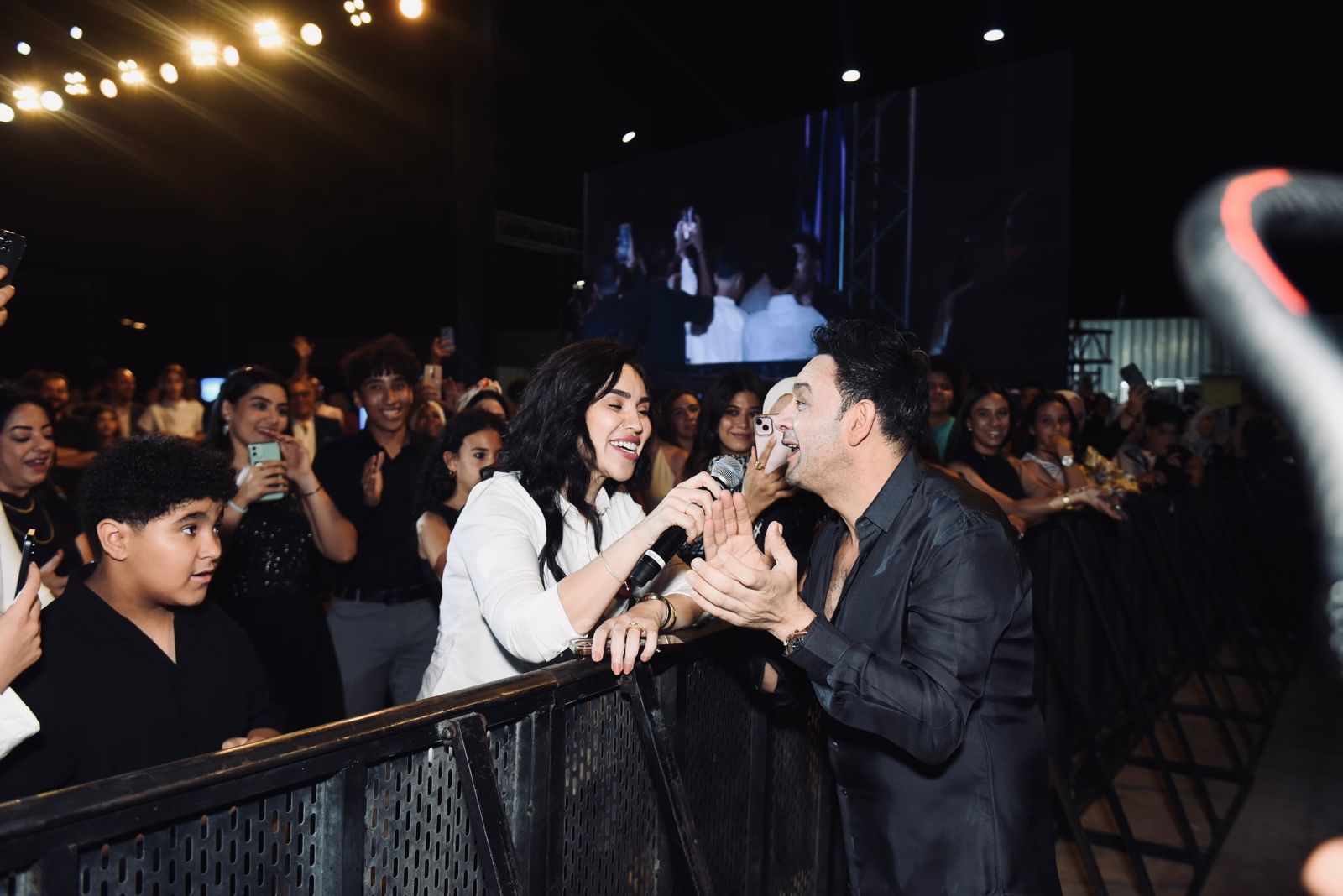 بحضور مي فاروق وزوجها.. مصطفى قمر يتألق في حفل الهرم - الخليج الان