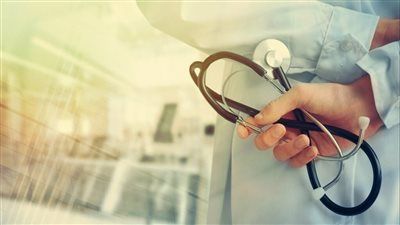 من 200 % إلي 600% .. البرلمان يدرس زيادة حافز إضافي من الأجر الأساسي للعاملين بالمهن الطبية بالمناطق النائية - الخليج الان