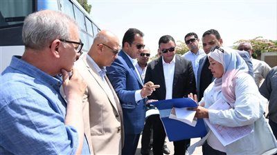 وزير الإسكان يتفقد مشروع الإسكان الأخضر وتطوير شبكة الصرف الصناعي بالمنطقة الصناعية A1 - الخليج الان