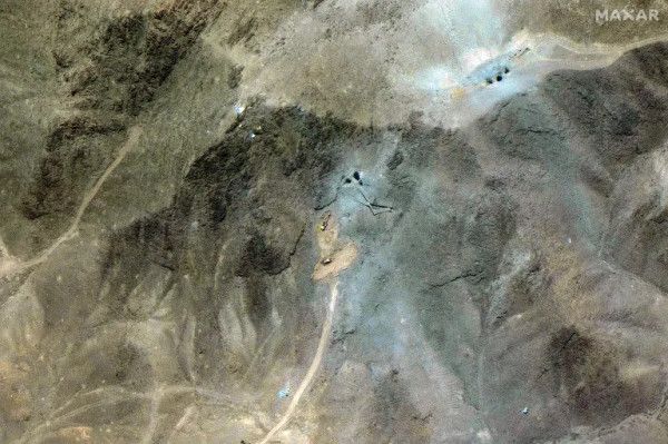 صور أقمار صناعية تكشف تحركات مكثفة داخل منشأة فوردو النووية الإيرانية - الخليج الان