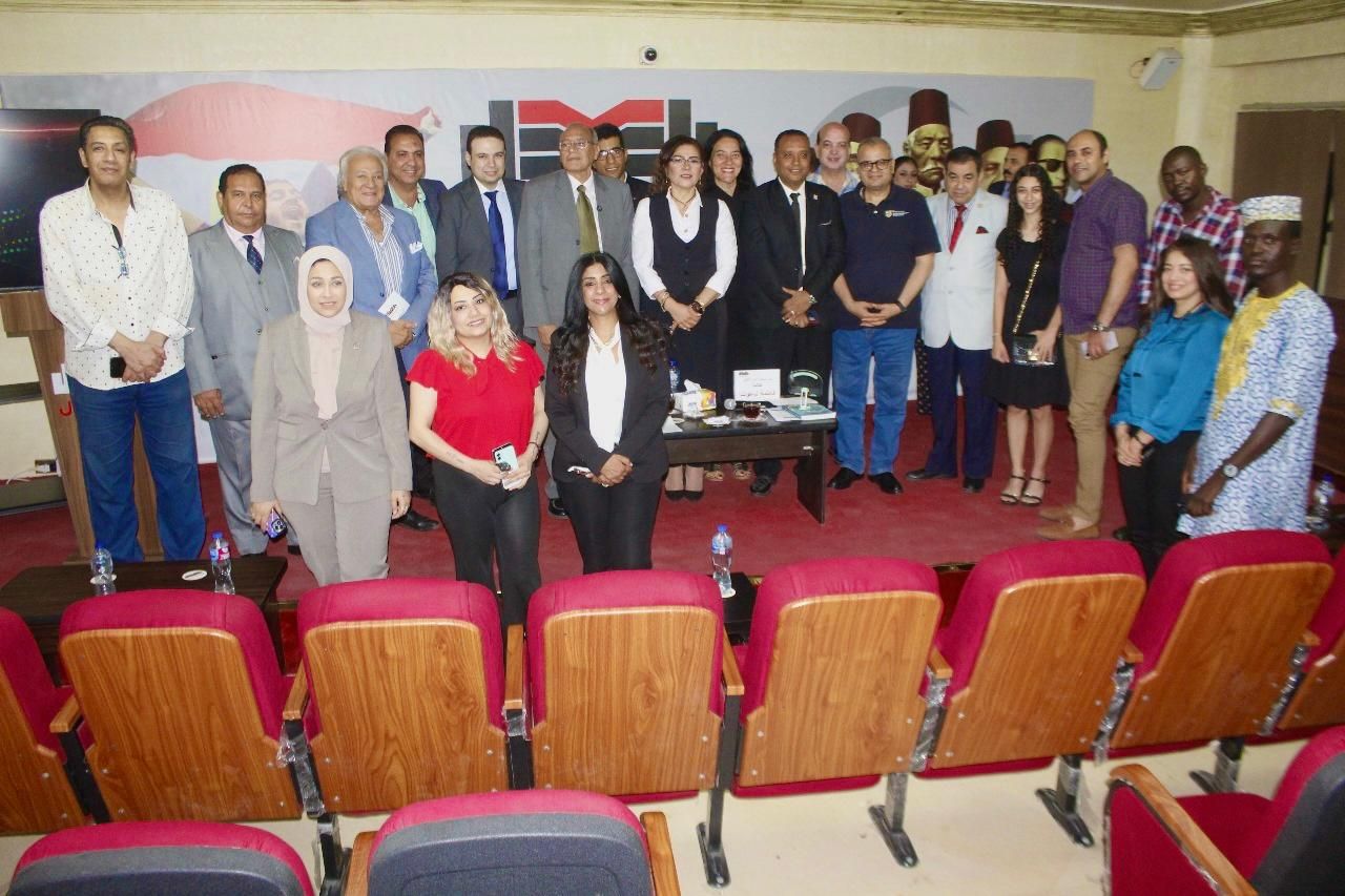 فاطمة ناعوت تعلن انطلاق الصالون الثقافي لحزب العدل.. والسفير مجدي عامر: التحديات الإقليمية غير مسبوقة - الخليج الان