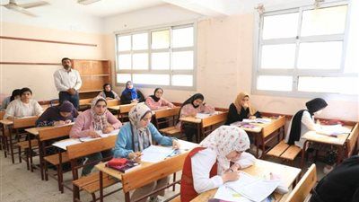 خلال امتحان اللغة الإنجليزية.. إصابة طالبتين بحالات إغماء وهبوط بالقليوبية - الخليج الان