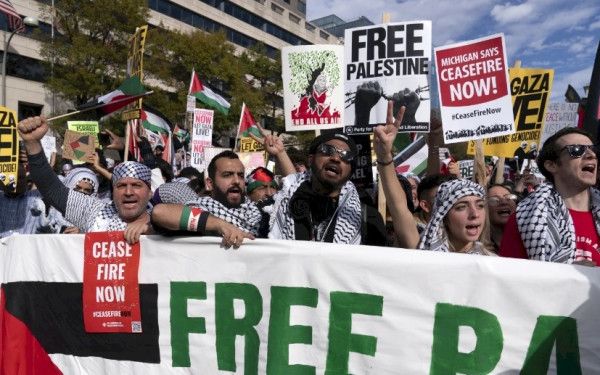 مظاهرة حاشدة في نيويورك رفضا لاستمرار حرب الإبادة الجماعية في غزة - الخليج الان