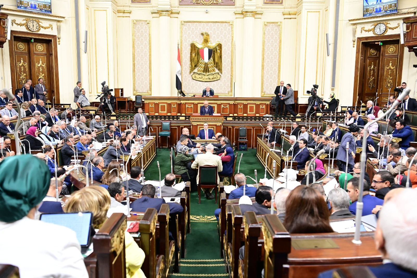 رئيس النواب بمناقشات الإيجار القديم:لا يتصور أن يُترك مواطن بلا مأوى أو أن يُزاح عن مسكنه دون أن يجد بديلاً آمناً ومناسباً يحفظ له كرامته الإنسانية ويصون للمجتمع أمنه وسلامته. - الخليج الان