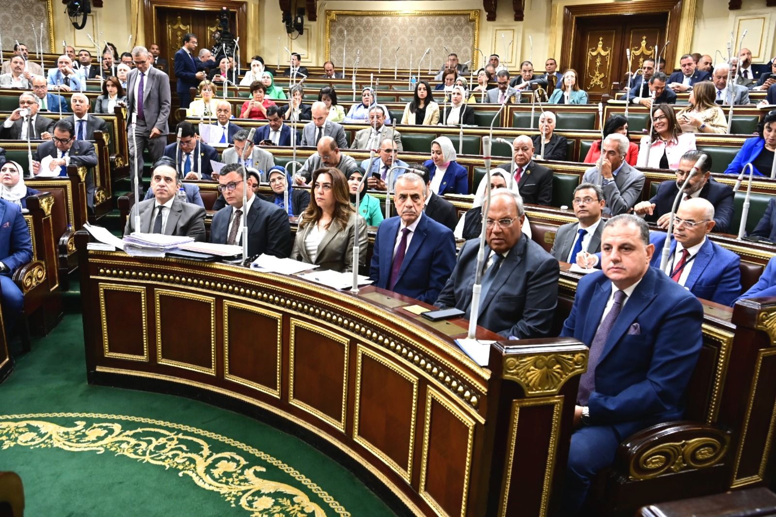 رئيس النواب بمناقشات الإيجار القديم:لا يتصور أن يُترك مواطن بلا مأوى أو أن يُزاح عن مسكنه دون أن يجد بديلاً آمناً ومناسباً يحفظ له كرامته الإنسانية ويصون للمجتمع أمنه وسلامته. - الخليج الان