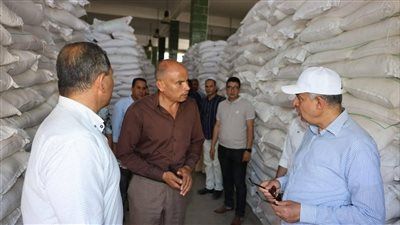 خلال جولته بمركز سمالوط.. محافظ المنيا يطمئن على توافر أرصدة السلع الغذائية الأساسية - الخليج الان