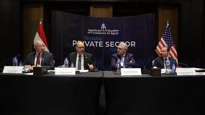 تحت رعاية الغرفة التجارية الأمريكية.. وزير العمل يفتتح ورشة عمل للتوعية بقانون العمل الجديد - الخليج الان