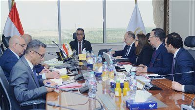 وزير التموين يجتمع مع الشركة المصرية لتجارة الجملة لمتابعة انتظام العمل وموقف توافر السلع بالمنافذ والمخازن - الخليج الان