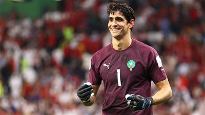 حارس من كوكب آخر.. قصة 10 تصديات لـ «بونو»  أذهلت العالم - الخليج الان