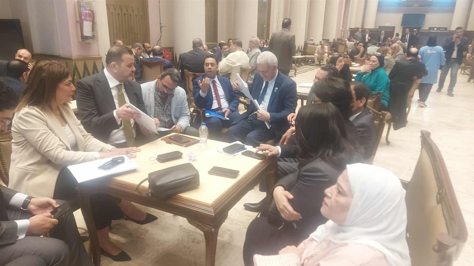 المعارضة توقع على بيان بعد الانسحاب مع مناقشات مشروع قانون الإيجار القديم - الخليج الان