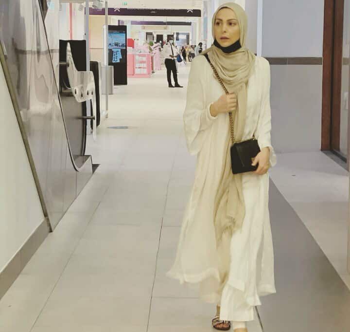 بعد ظهورها دون حجاب.. من هي الفنانة امل حجازي؟ - الخليج الان