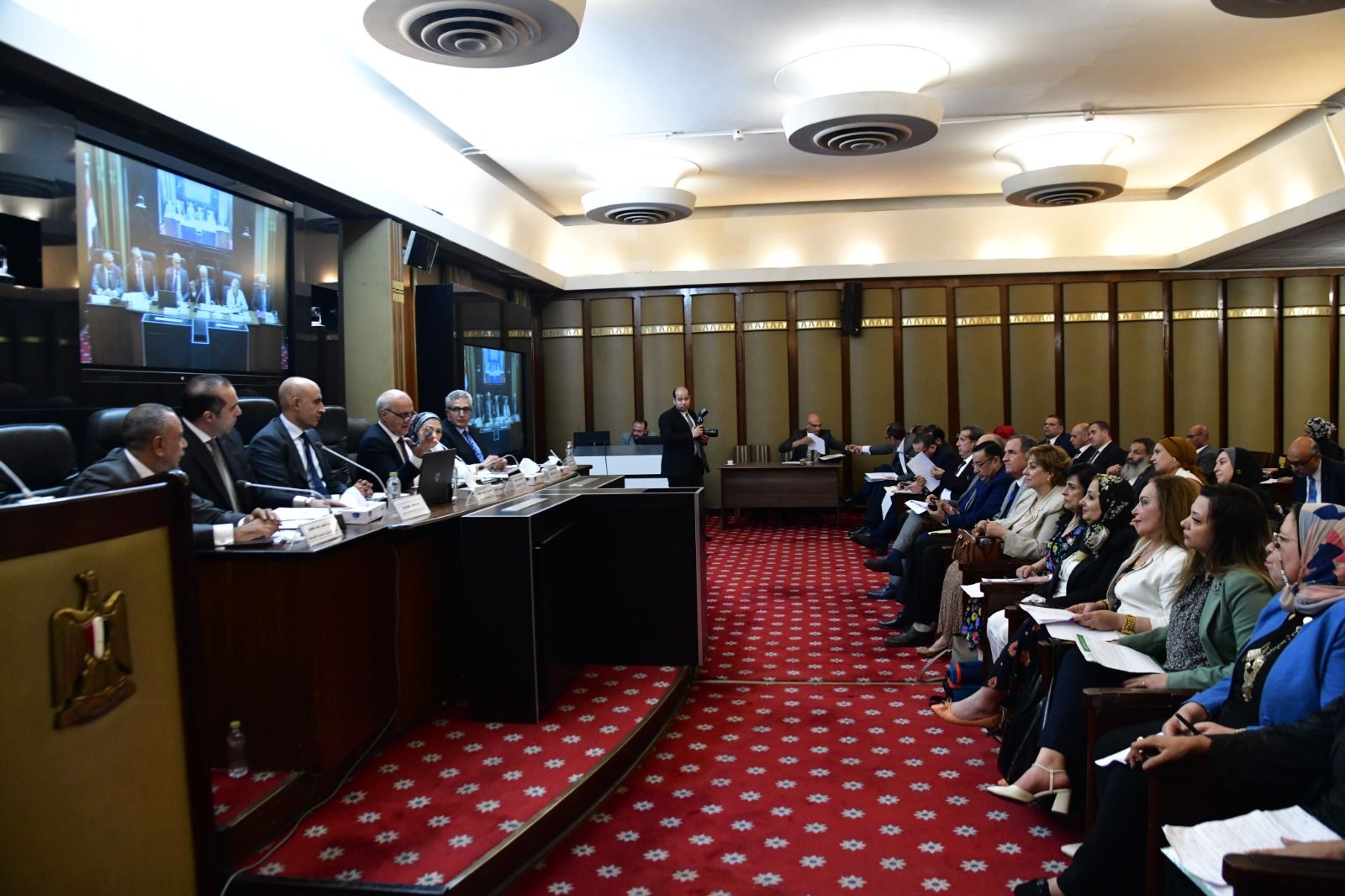 مستشار وزير التعليم يستشهد بحكم للمحكمة الدستورية.. والنواب: الحكم يؤكد صحة انتقاداتنا وصياغات مستشار الوزير هي السبب في الإشكاليات الدستورية في مشروع القانون - الخليج الان