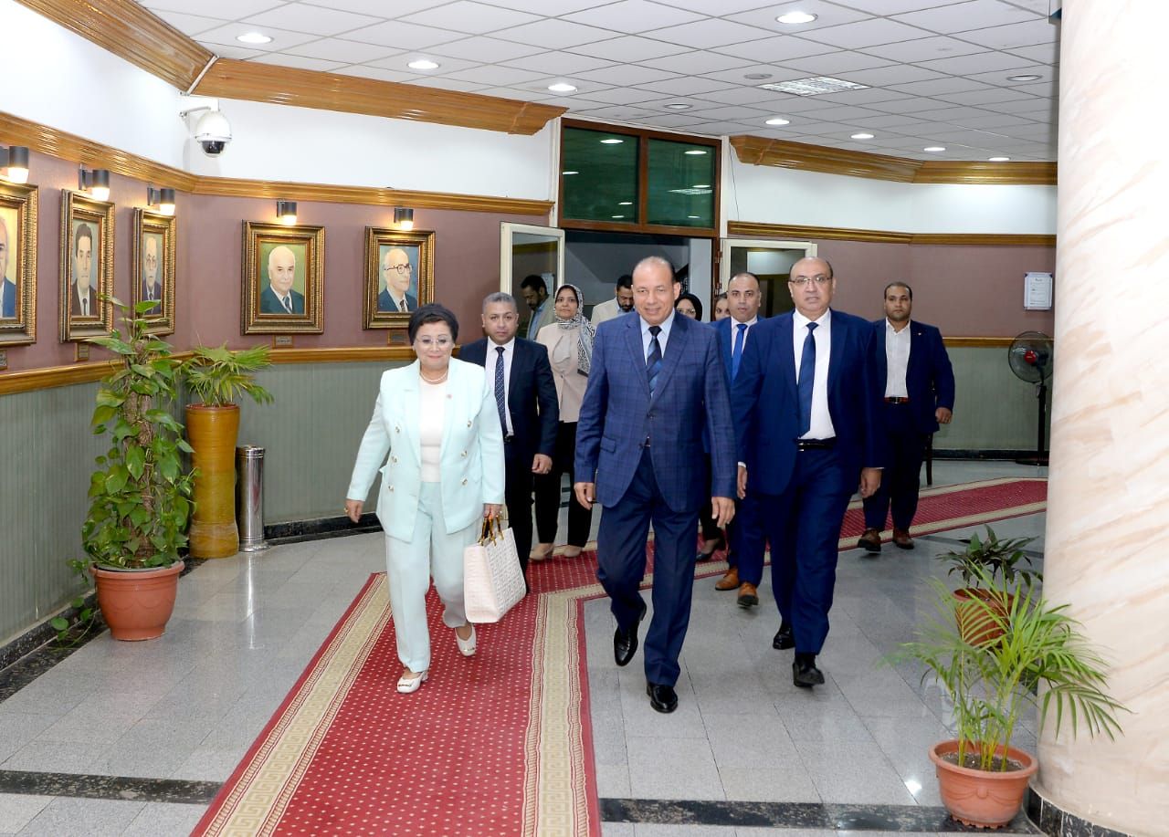 نائب وزير الصحة تبحث تعزيز دور الشراكة مع جامعة المنصورة لتنفيذ الخطة العاجلة للسكان والتنمية - الخليج الان