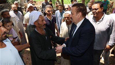 قرار تعيين لزوجته بالوحدة المحلية بزرقان.. محافظ المنوفية يقدم واجب العزاء لأسرة السيد ضحية الطقس السيئ - الخليج الان