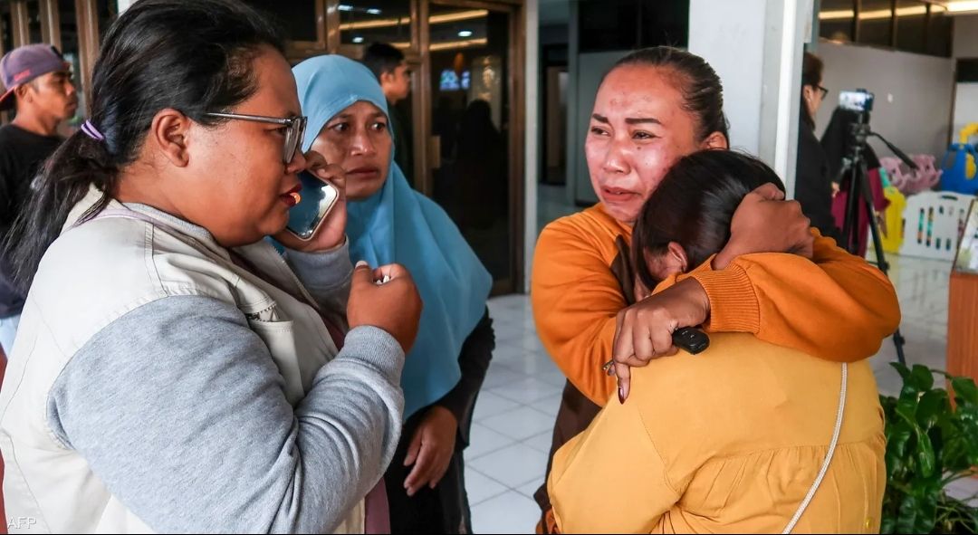 «البحر ابتلع السفينة».. قتلى ومفقودون في حادث غرق عبّارة بإندونيسيا|صور - الخليج الان