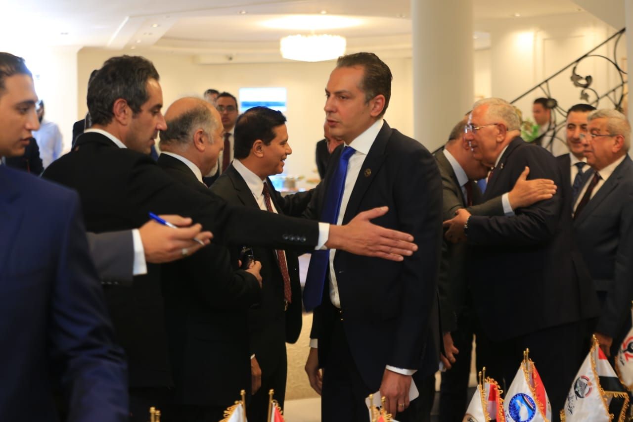 النائب أحمد عبد الجواد باجتماع الأحزاب بشأن قائمة الشيوخ :سعداء بمشاركة الأحزاب والقوى السياسية وتواجدهم بمستقبل وطن - فيديو وصور - الخليج الان