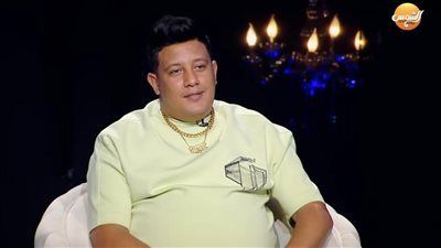 فارس حميدة يهاجم حمو بيكا بعد حذف أغاني أحمد عامر: كنت بتاخد اللقطة.. وحياتكوا كلها حرام - الخليج الان