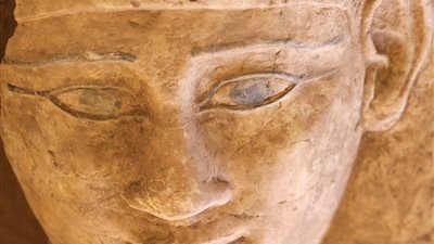 اكتشاف مقابر جديدة من العصرين اليوناني والروماني بنقوش هيروغليفية في الجبانة حول منطقة ضريح الآغاخان بأسوان - الخليج الان