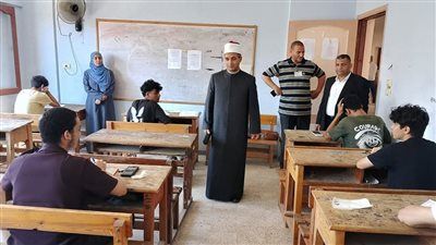 في أول يوم عمله.. رئيس منطقة الإسماعيلية الأزهرية يتابع امتحانات الثانوية ويشدد على الانضباط - الخليج الان