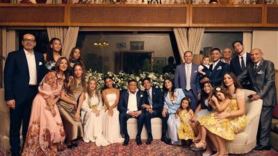 بالصور.. أول ظهور للزعيم عادل إمام بعد غياب أثناء الاحتفال بزواج حفيده - الخليج الان