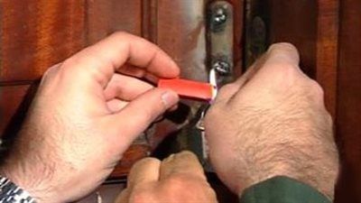 غلق وتشميع جيم شهير بعد اكتشاف كاميرات مراقبة بداخله فى المحلة - الخليج الان