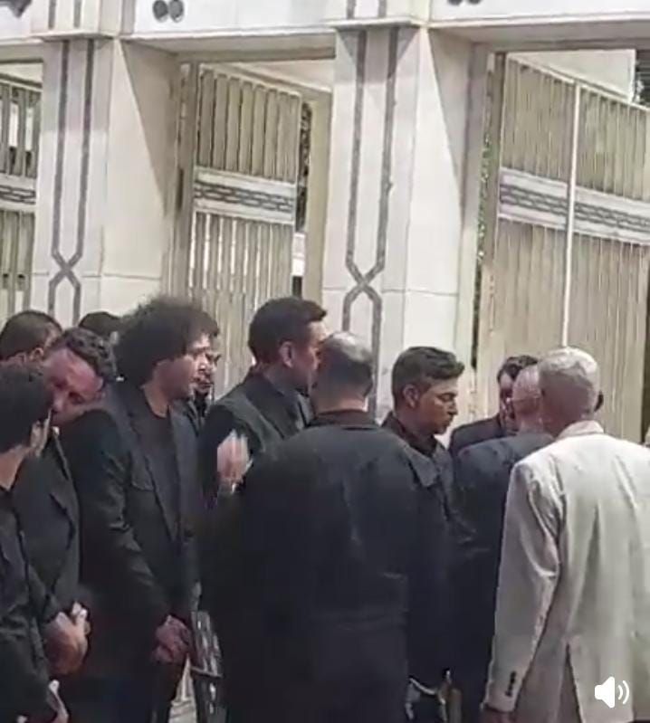 عزاء أحمد عامر.. انهيار ابنه وحمادة الليثي أبرز الحاضرين - الخليج الان