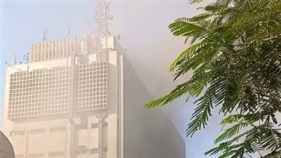حريق هائل في سنترال رمسيس بوسط القاهرة.. والحماية المدنية تتدخل لإخماده وإخلاء المبنى - الخليج الان