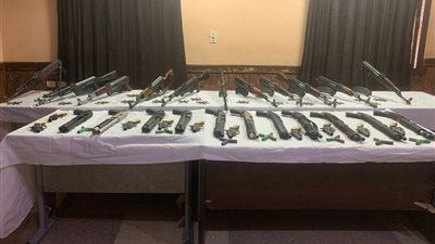 حملات أمنية مكثفة في أسوان ودمياط تضبط كميات كبيرة من المخدرات والأسلحة وتنفذ مئات الأحكام القضائية - الخليج الان