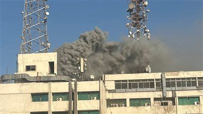 الدفع بـ6 سيارات إطفاء و3 خزانات مياه للسيطرة على حريق سنترال رمسيس بوسط القاهرة - الخليج الان