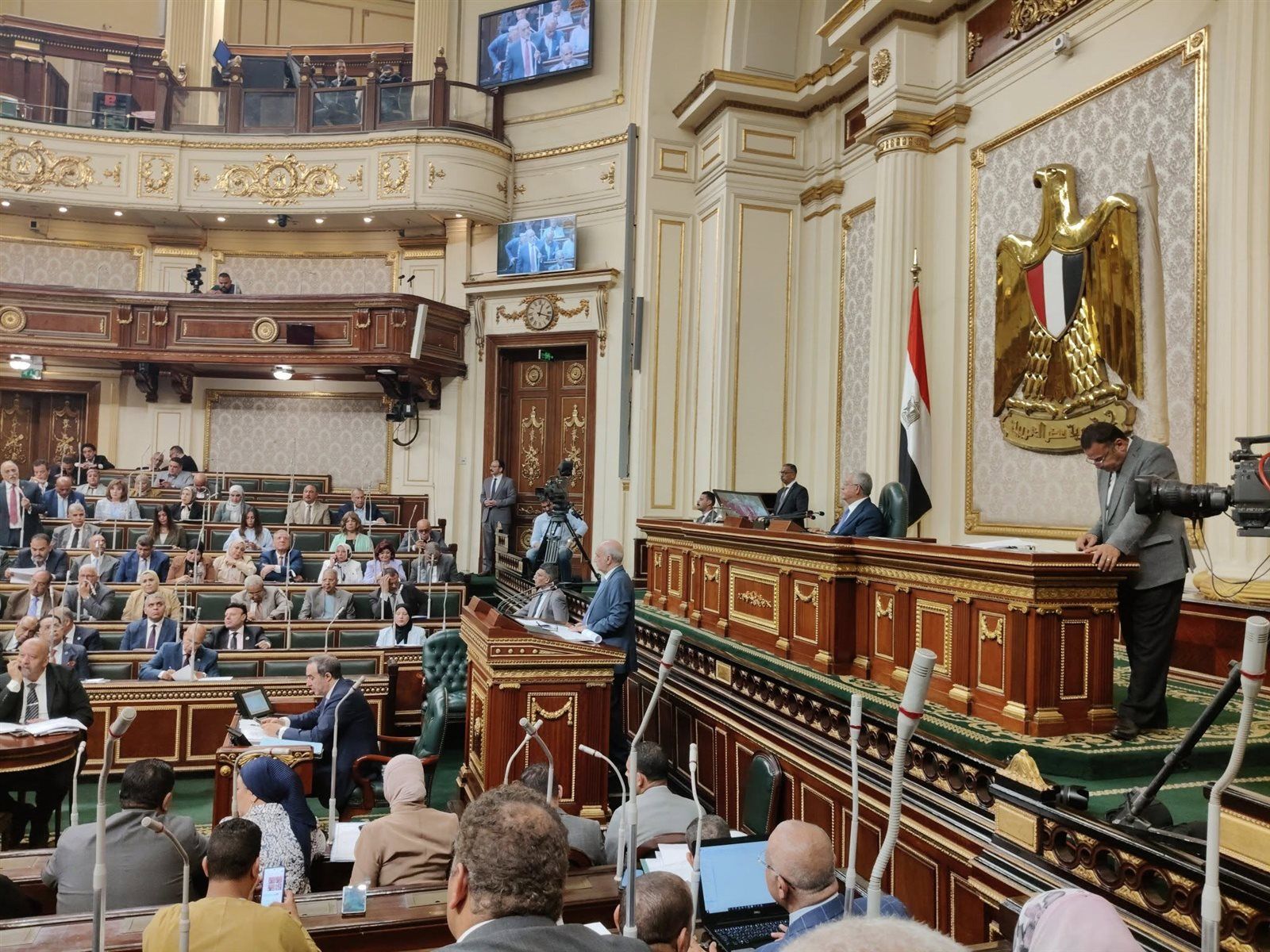 "في ناس بتغمس لقمتها حاف.. رئيس برلمانية المصري الديمقراطي يرفض مشروع التعليم الجديد: النظام جيد لكن غابت عنه التفاصيل حول مدى نجاحه في ظل البنية التحتية  - الخليج الان