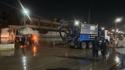 تغيير حركة المرور بمحيط مجمع محاكم الإسماعيلية بسبب كسر مفاجئ في خط مياه رئيسي - الخليج الان