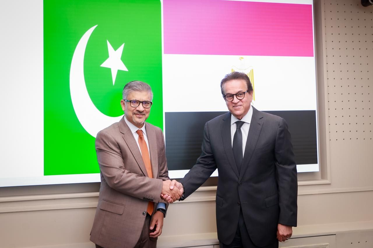وزير الصحة يلتقي السفير الباكستاني لبحث التعاون في مبادرات الصحة العامة ومكافحة الأمراض الوبائية - الخليج الان