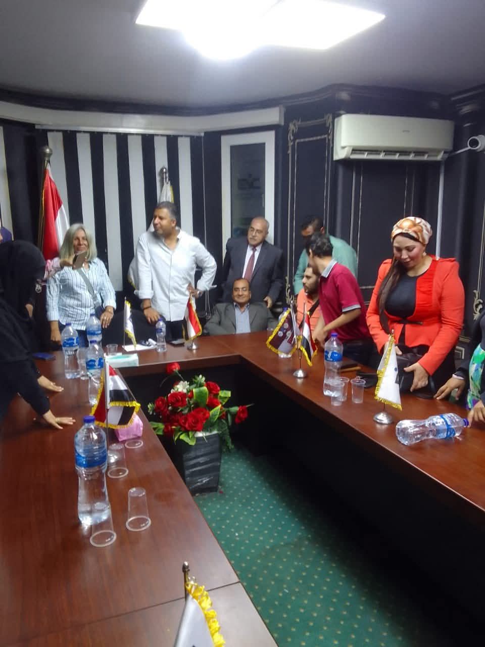 "الوعي" ينظم جلسة توعوية بمبادئ لغة الإشارة بالتعاون مع مجلس الشباب المصري - الخليج الان