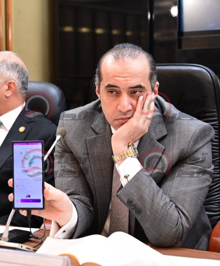 بعد حريق سنترال رمسيس..نائب يهاجم الحكومة:حال الناس واقف وانستا باى واقع..و الوزير فوزى يرد«شغال أهوه» - الخليج الان