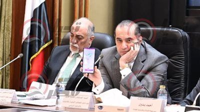 بعد حريق سنترال رمسيس..نائب يهاجم الحكومة:حال الناس واقف وانستا باى واقع..و الوزير فوزى يرد«شغال أهوه» - الخليج الان