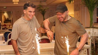 زيزو يحتفل مع السقا بعرض فيلم أحمد وأحمد في الإمارات - الخليج الان