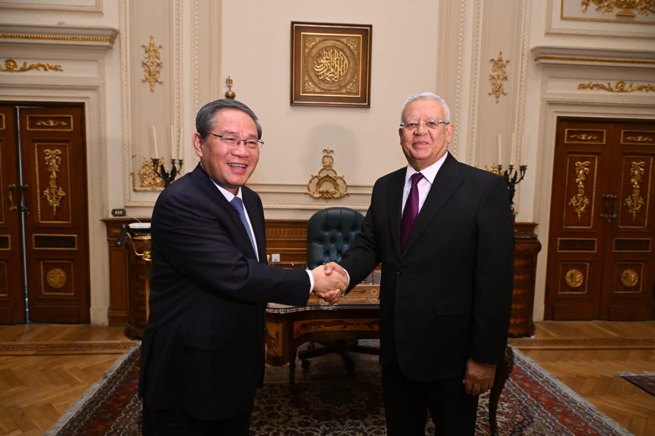 المستشار الدكتور حنفي جبالي يستقبل رئيس مجلس الدولة الصيني - الخليج الان