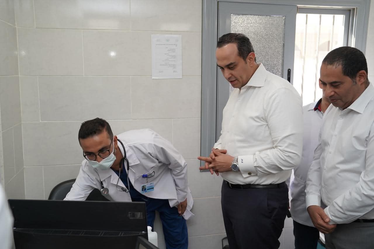 من أسوان إلى الإسماعيلية.. رئيس هيئة الرعاية الصحية يواصل جولاته المفاجئة لمتابعة جودة الخدمات الطبية - الخليج الان