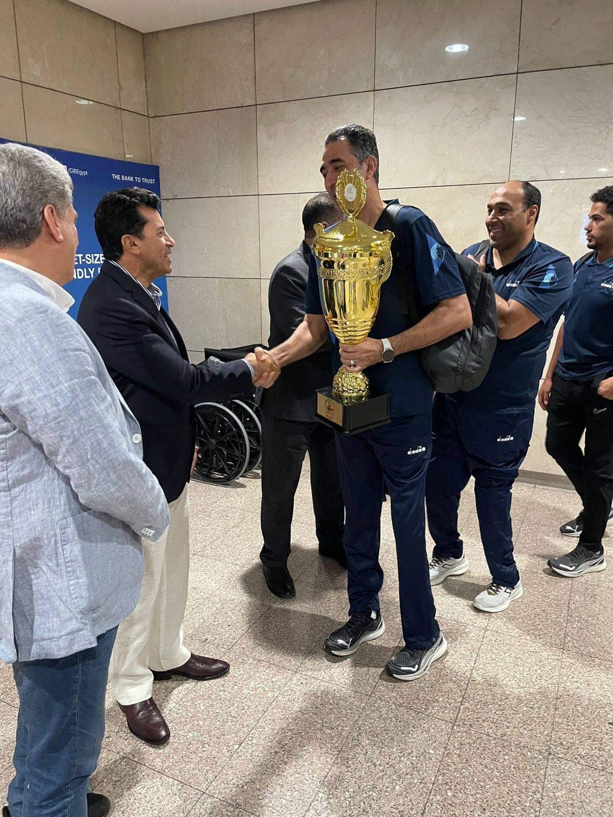 وزير الشباب والرياضة يستقبل أبطال منتخب الكرة الطائرة البارالمبي بعد التتويج ببطولة إفريقيا - الخليج الان