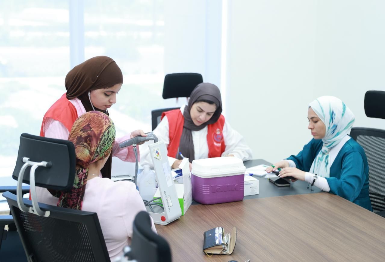 الصحة تنظم حملة لفحص الأمراض المزمنة والكشف المبكر عن الاعتلال الكلوي للعاملين بالوزارة والحي الحكومي - الخليج الان