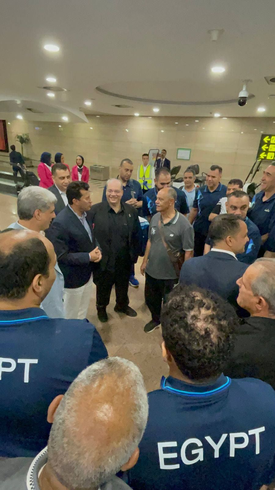 وزير الشباب والرياضة يستقبل أبطال منتخب الكرة الطائرة البارالمبي بعد التتويج ببطولة إفريقيا - الخليج الان