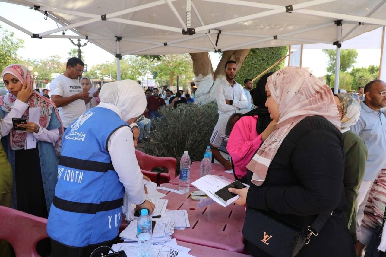 في أكبر حدث توظيفى.. محافظ المنيا يفتتح ملتقى يوفر 2000 فرصة عمل بمشاركة 45 شركة من القطاع الخاص - الخليج الان