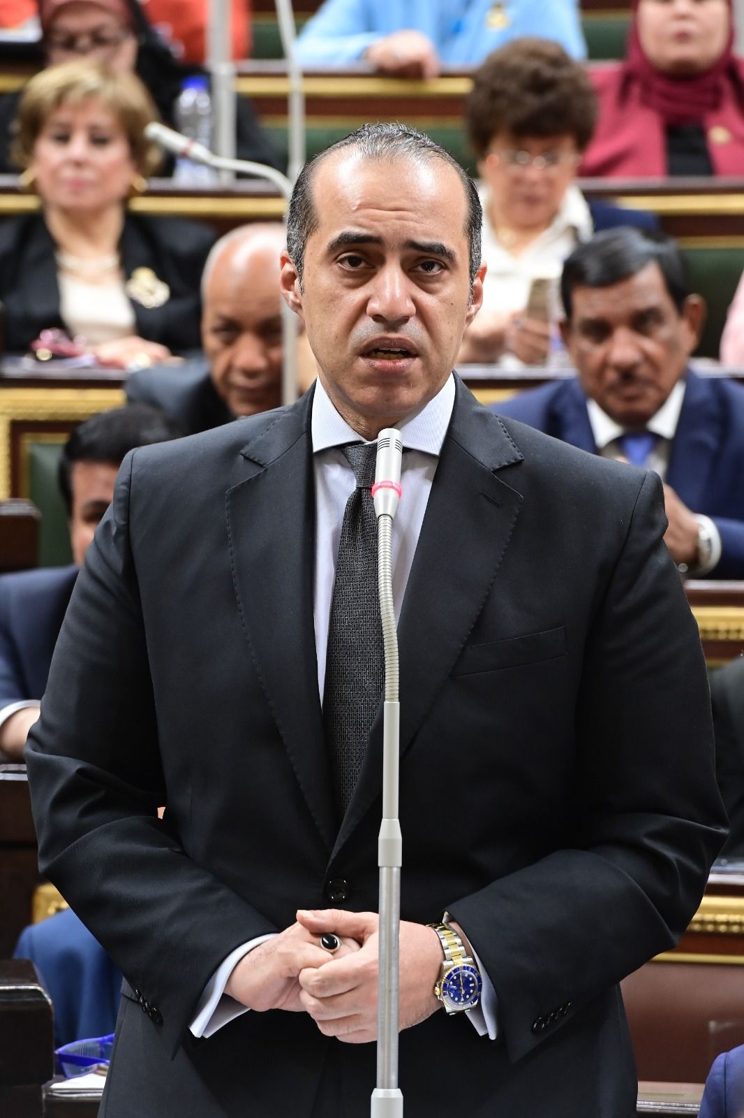 الوزير محمود فوزي.. منقذ الحكومة في لحظات الاختبار النيابي الصعبة - الخليج الان