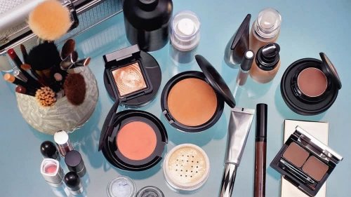 نيابة جدة تضبط 1.5 مليون منتج تجميلي مغشوش داخل مستودع سري تابع لشركة كبرى.. والتفاصيل صادمة!